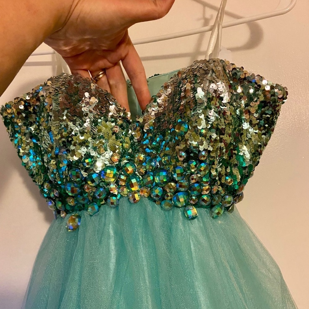 Dress - Picture 3 of 8